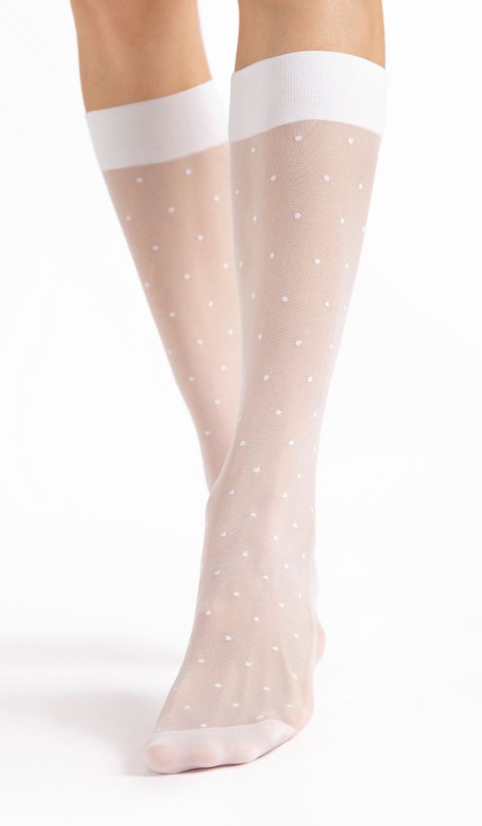 גרבי ניילון לנשים - דוטס לבן