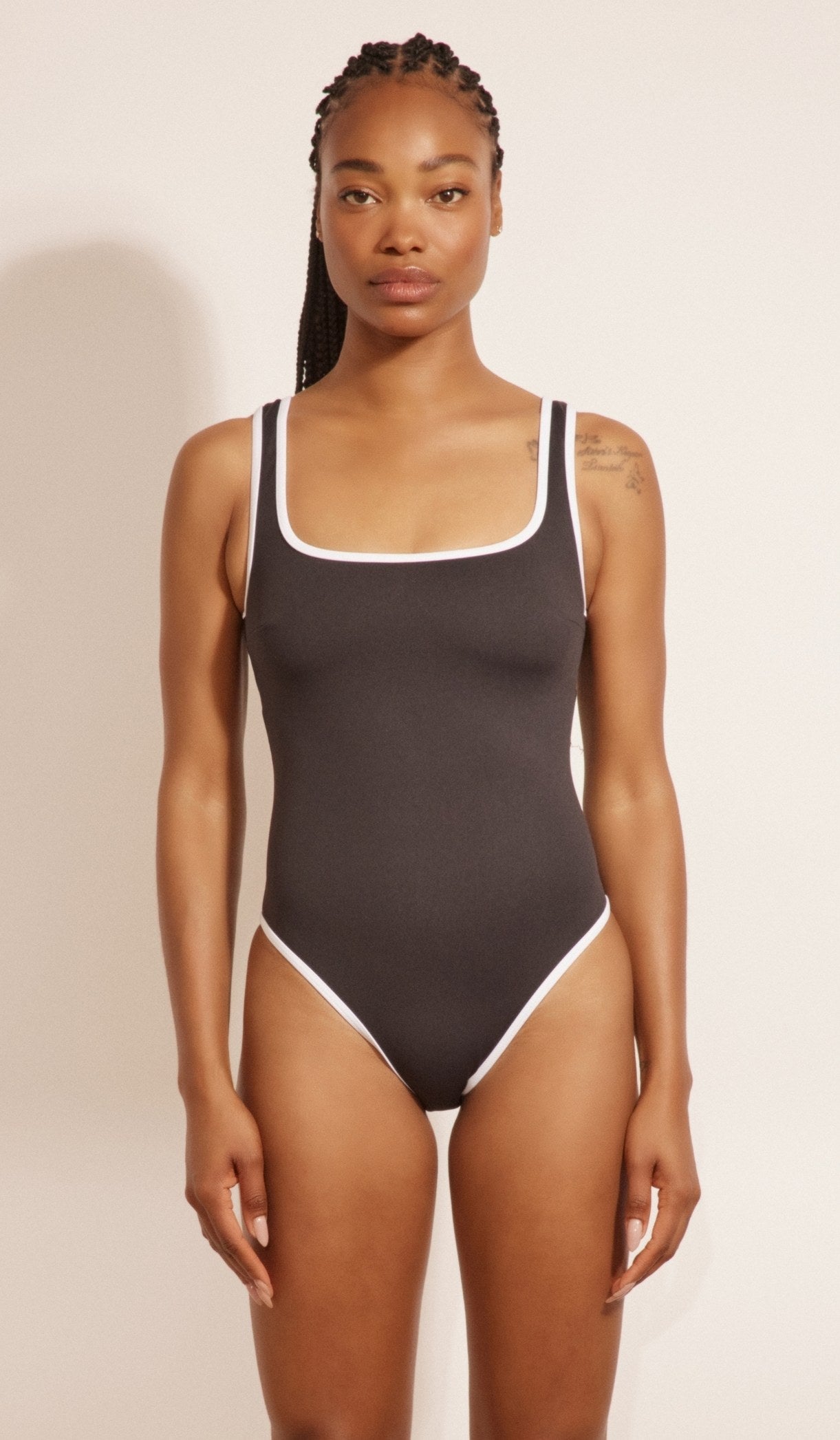 בגד ים שלם לנשים - מישל שחור לבן