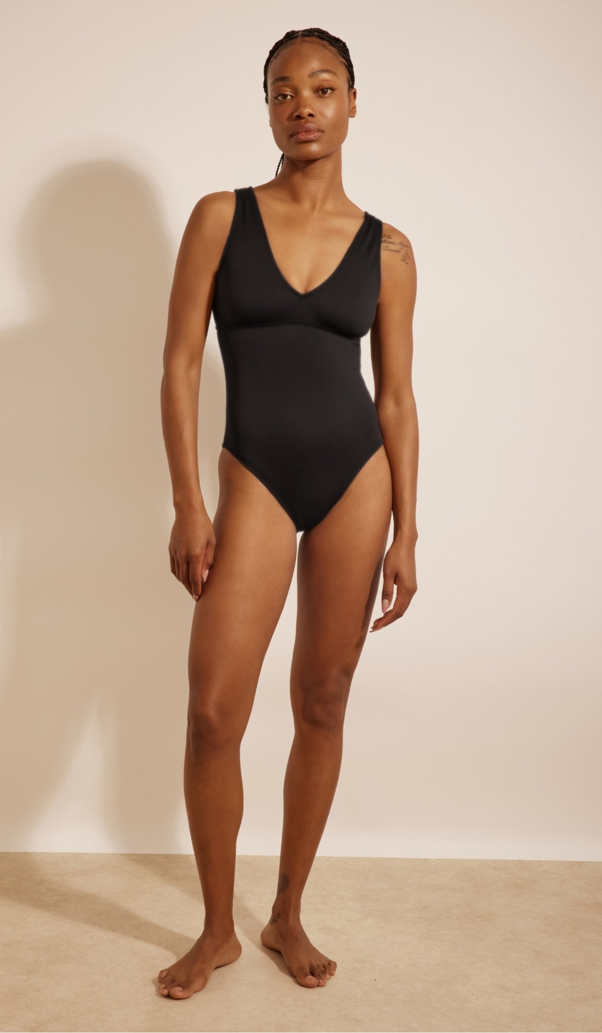 בגד ים שלם לנשים - מאליה שחור