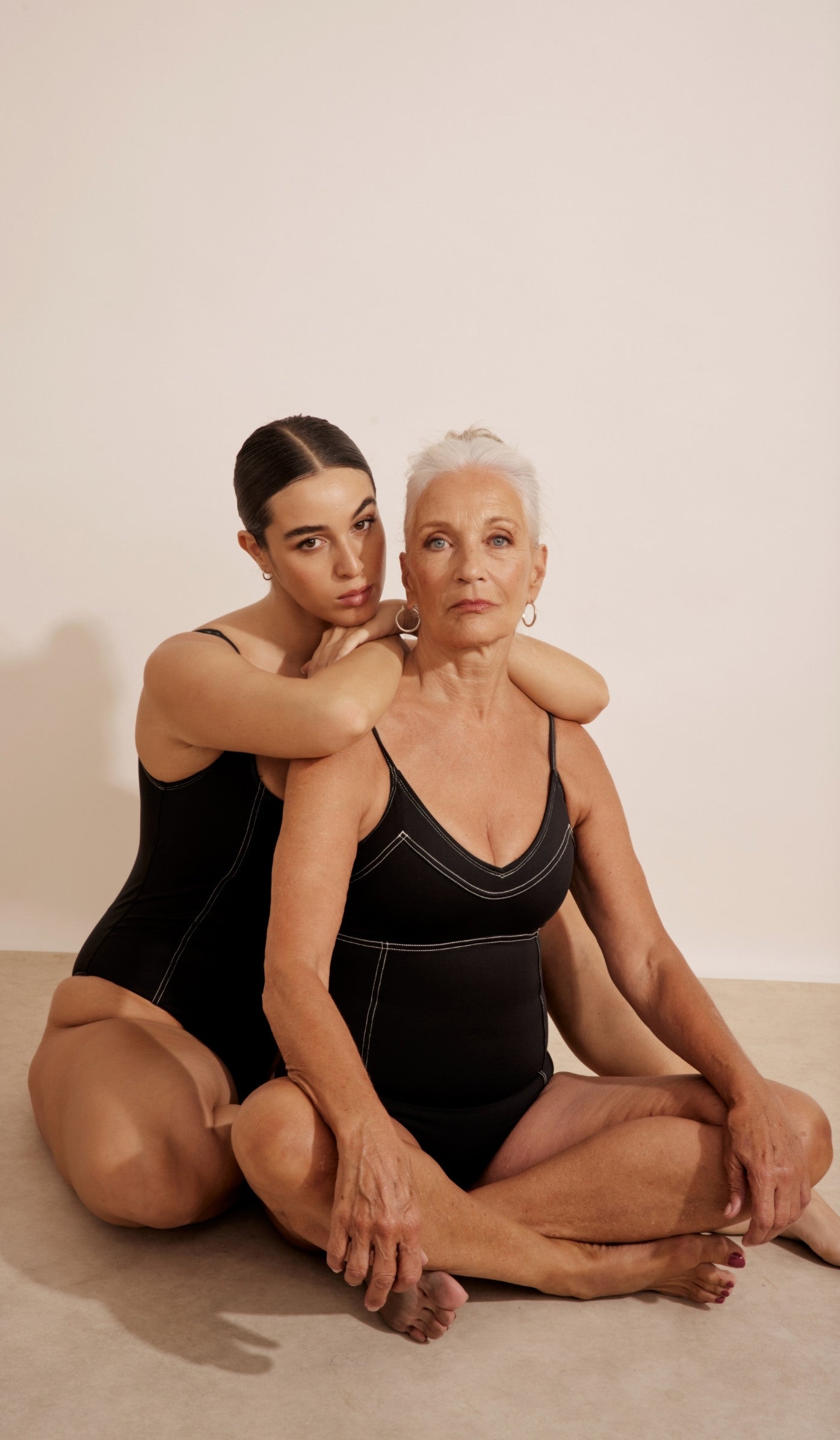 בגד ים שלם לנשים - אליה  שחור