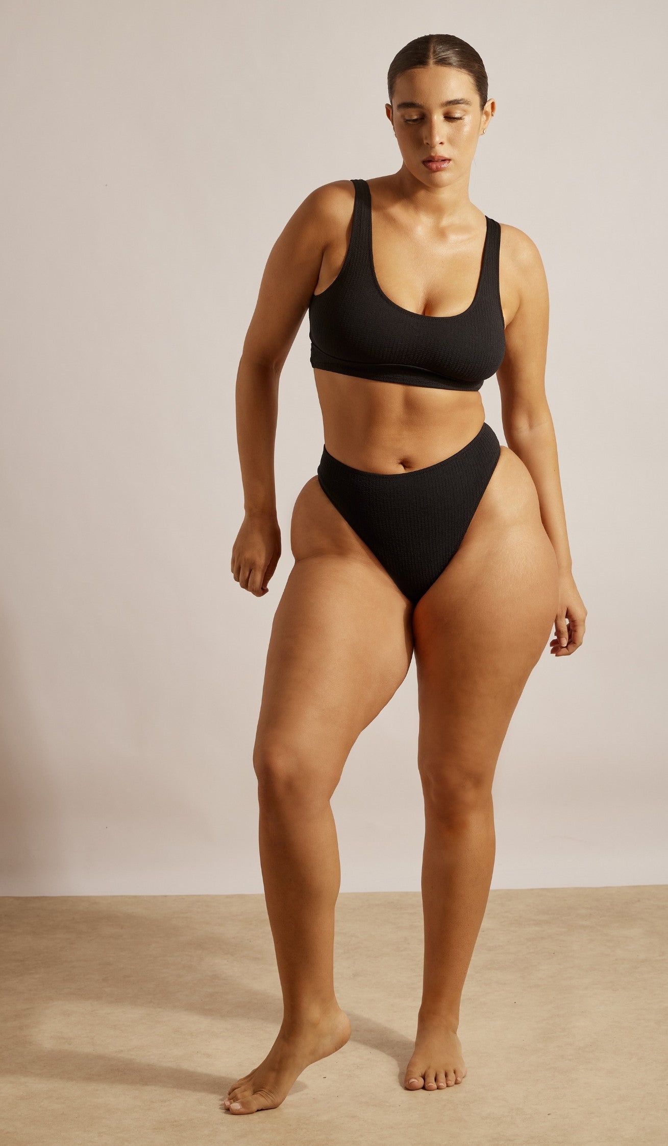 טופ ביקיני לנשים - אליאנה שחור וופל