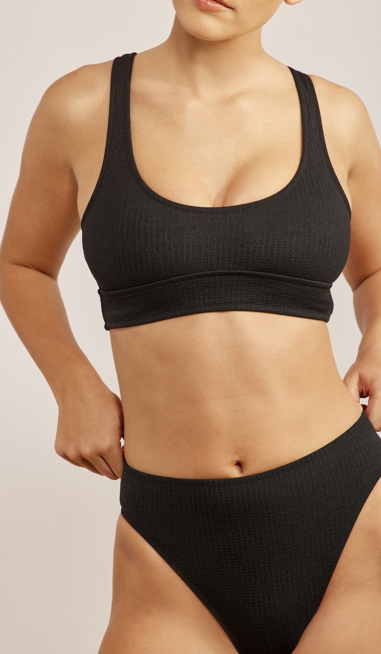 טופ ביקיני לנשים - אליאנה שחור וופל