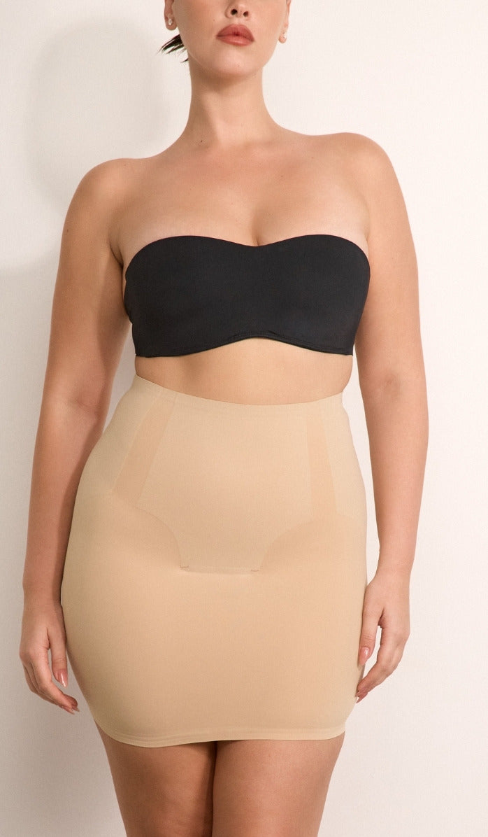 חצאית מחטבת עם תחתון מובנה - פודרה